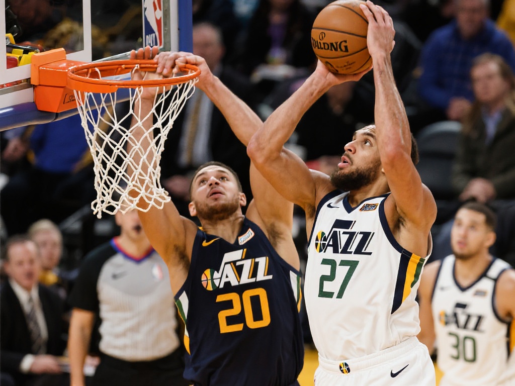 爵士三月低迷仅1胜,创队史最差战绩 另一个典型案例是与金州勇士一战。全场比赛