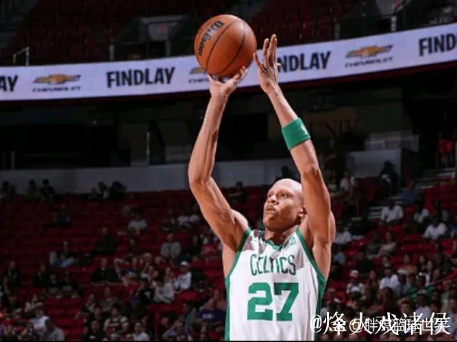 沃尔什首发17分钟高效贡献8分6篮板2抢断 沃尔什首发17分钟高效贡献8分6篮板2抢断